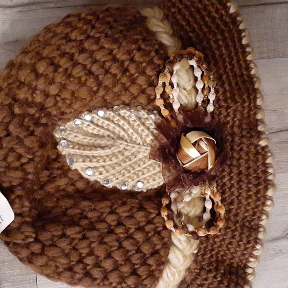 KNITTED LINED EMBELLISHMENT HAT CHOOSE - Picture 4 of 14